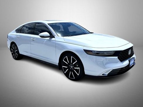 Used 2024 Honda Accord Touring image 3