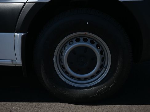 Used 2025 Mercedes-Benz Sprinter 2500 image 32