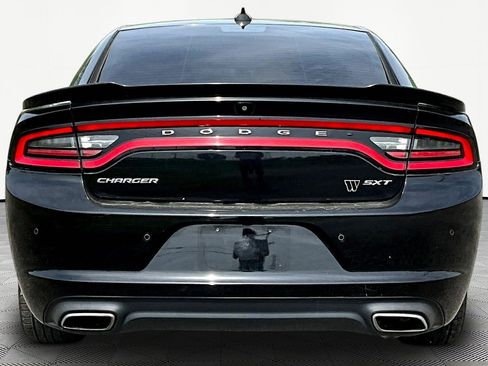 Used 2018 Dodge Charger SXT Plus RWD image 5