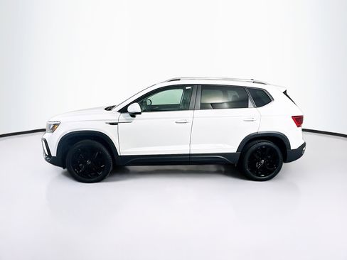 Used 2023 Volkswagen Taos SE w/ Black Wheel Package FWD image 4