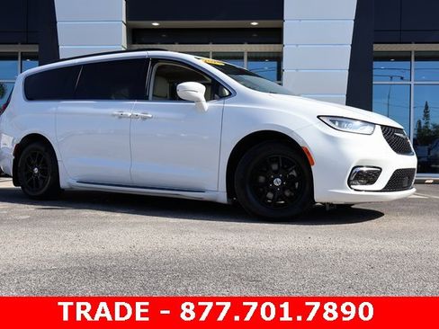 Used 2021 Chrysler Pacifica Touring w/ Cold Weather Group image 2