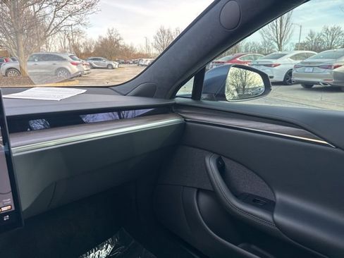 Used 2022 Tesla Model S image 32