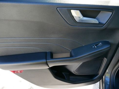 Used 2021 Ford Escape SE image 12