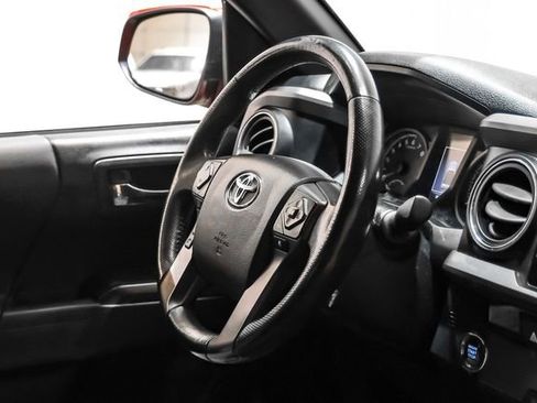 Used 2016 Toyota Tacoma TRD Sport w/ Towing Package image 18