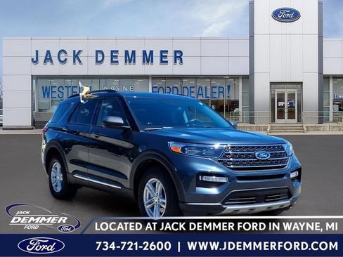 Certified 2022 Ford Explorer XLT w/ Equipment Group 202A AWD/4WD image 1