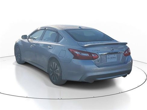 Used 2016 Nissan Altima 2.5 SL w/ 2.5 Technology w/LED Package FWD image 3