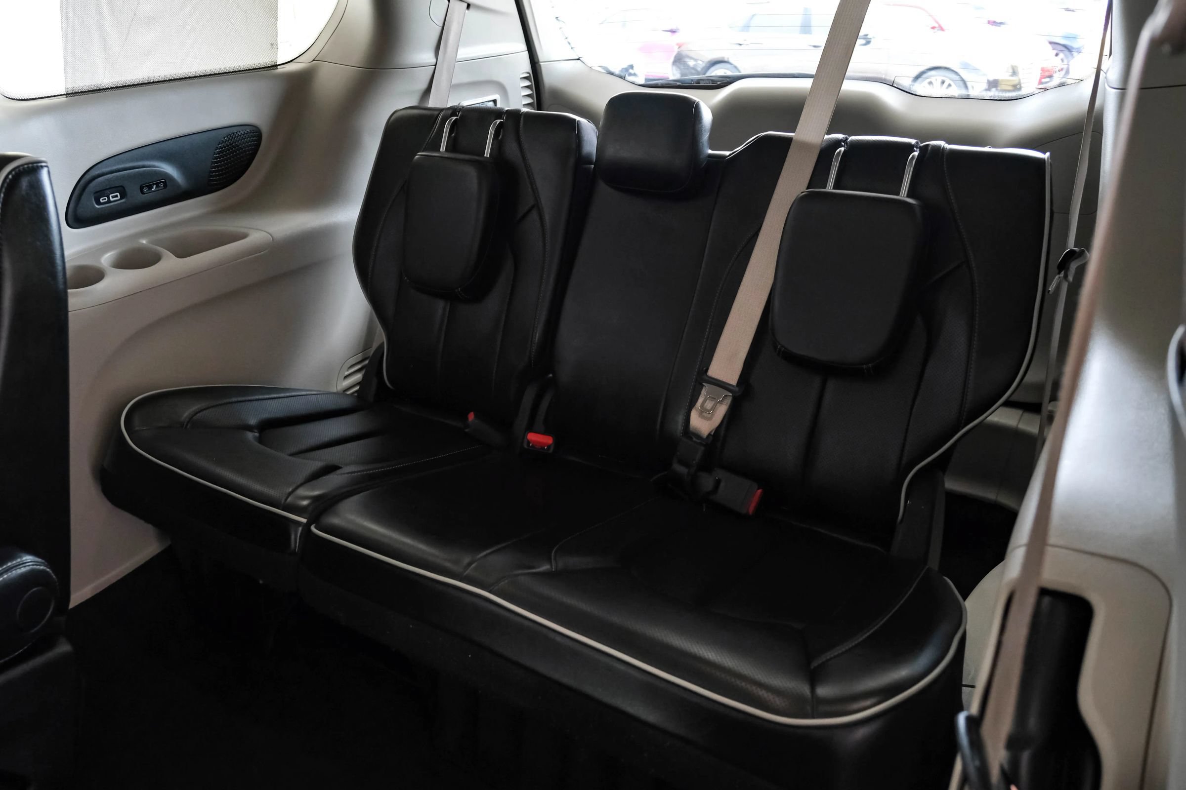 Used 2022 Chrysler Pacifica Limited FWD image 31