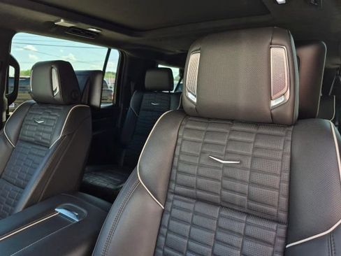 Used 2023 Cadillac Escalade ESV V AWD/4WD image 10