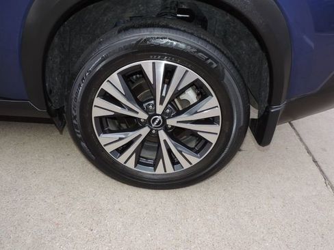 Used 2023 Nissan Rogue SV image 18