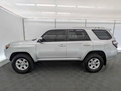Used 2015 Toyota 4Runner SR5 AWD/4WD image 3