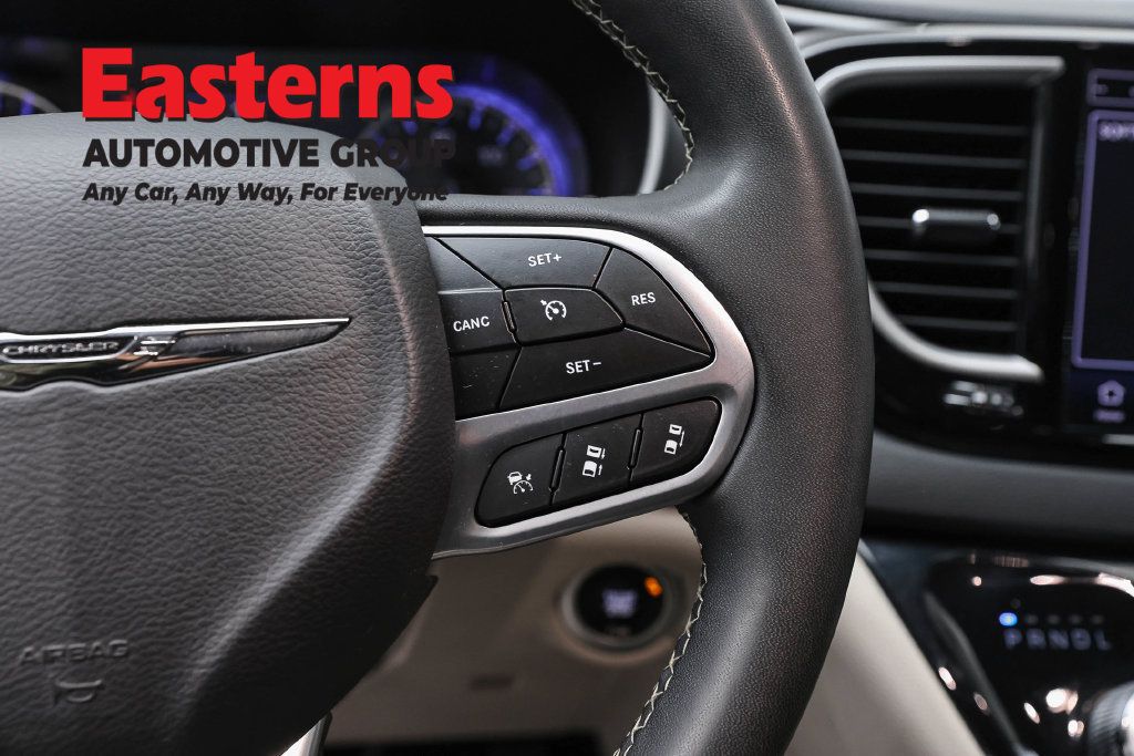Used 2023 Chrysler Pacifica Touring-L FWD image 18