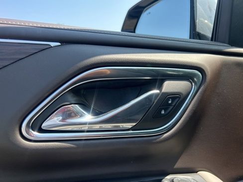 Used 2023 Chevrolet Suburban Z71 w/ Luxury Package image 12