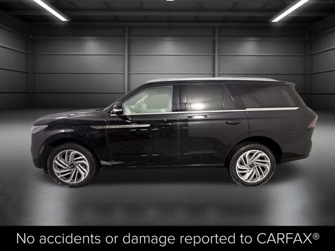 New 2025 Lincoln Navigator Reserve image 3