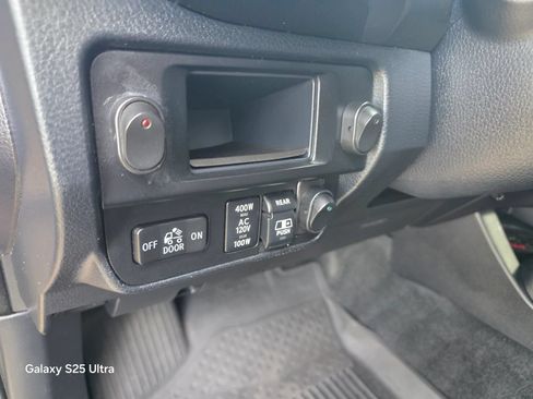 Used 2017 Toyota Tacoma TRD Off-Road w/ Tow Package (A/T) AWD/4WD image 38