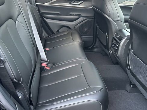 New 2025 Jeep Grand Cherokee Limited image 17