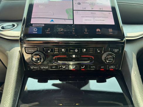 Used 2023 Jeep Grand Cherokee Overland AWD/4WD image 29