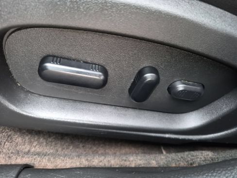 Used 2012 Ford Taurus Limited FWD image 17