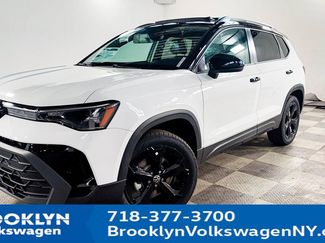 New 2025 Volkswagen Taos SE image 1