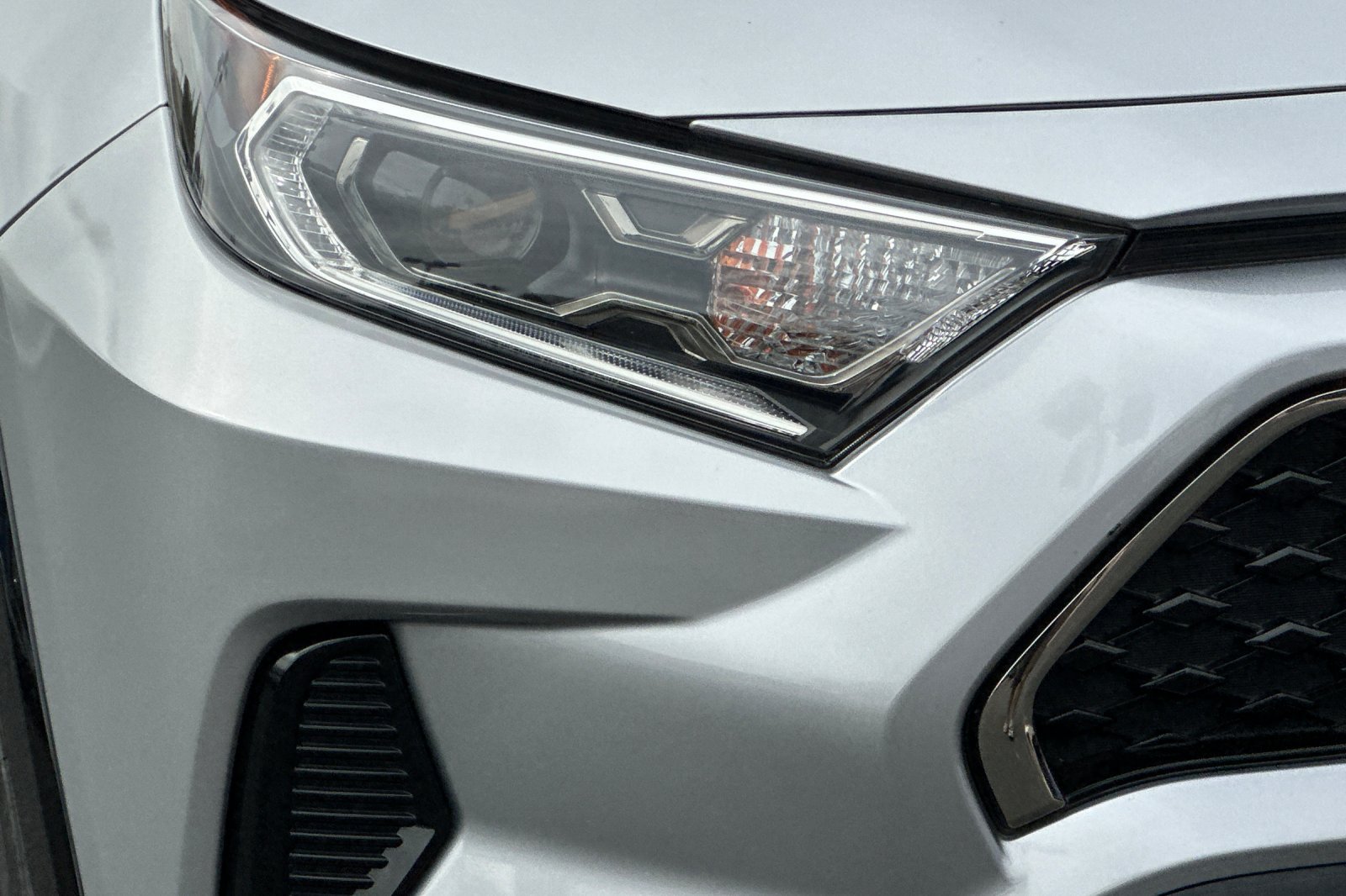 Used 2021 Toyota RAV4 SE w/ Weather & Moonroof Package AWD/4WD image 44