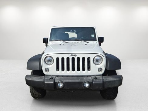 Used 2017 Jeep Wrangler Rubicon w/ Power Convenience Group AWD/4WD image 2
