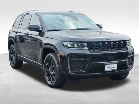 New 2026 Jeep Grand Cherokee Altitude AWD/4WD image 3