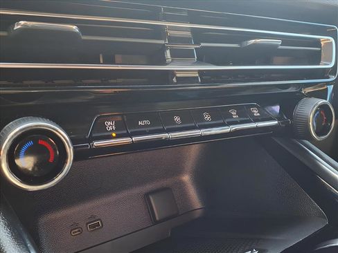 Used 2025 Chevrolet Traverse Z71 w/ Enhanced Driving Package image 17