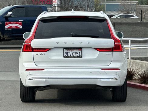 Used 2023 Volvo XC60 T8 Plus image 7