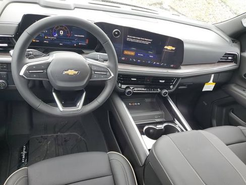 New 2026 Chevrolet Suburban Premier w/ Sun And Tow Package AWD/4WD image 9