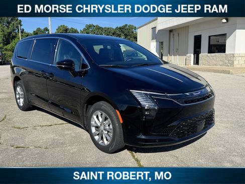 New 2027 Chrysler Pacifica Select AWD/4WD image 1