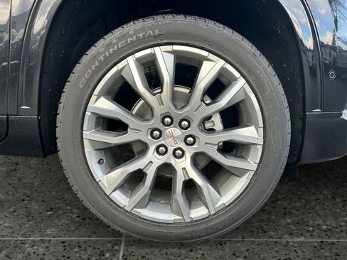 New 2026 GMC Acadia Denali image 9