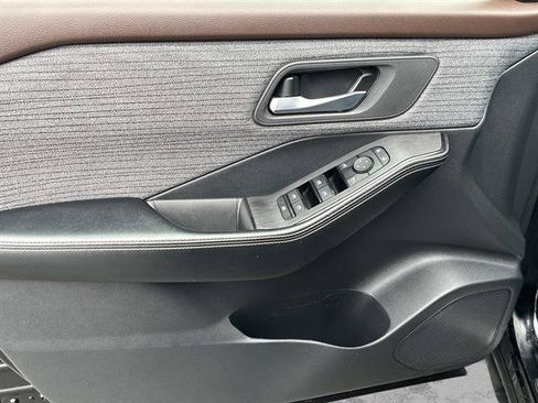 Certified 2023 Nissan Rogue SV image 17