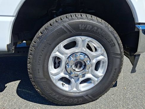 Used 2025 Ford F250 XLT AWD/4WD image 8