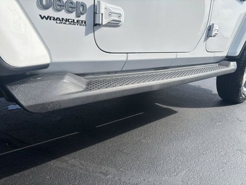 Used 2020 Jeep Wrangler Unlimited Sahara AWD/4WD image 33