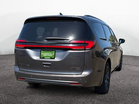 Certified 2022 Chrysler Pacifica Limited w/ Uconnect Theater Family Group AWD/4WD image 5