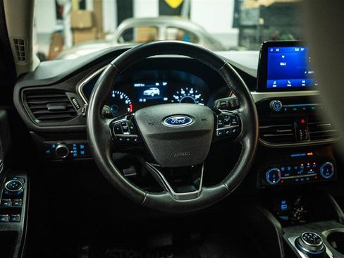 Used 2022 Ford Escape SE w/ Convenience Package FWD image 16