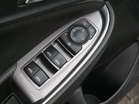 Used 2018 Chevrolet Malibu LT image 11