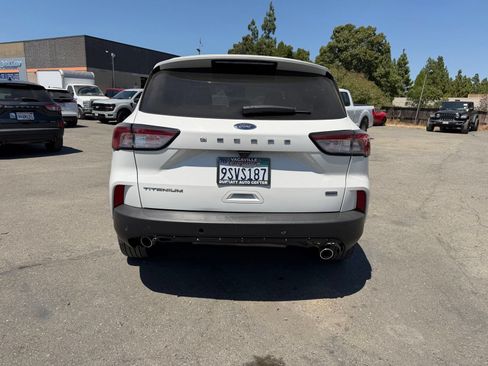 Used 2020 Ford Escape Titanium FWD image 4