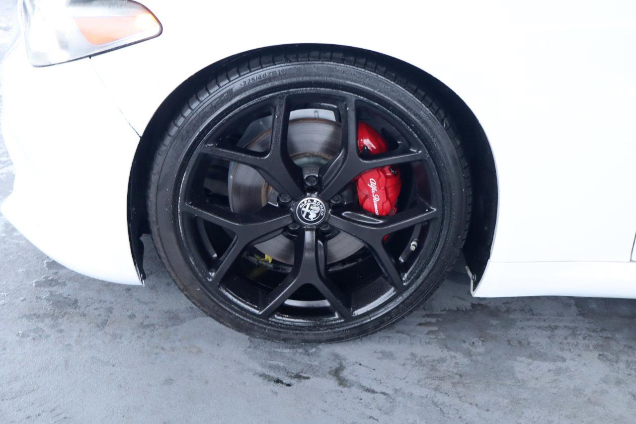 Used 2019 Alfa Romeo Giulia w/ Quick Order Package 22K Sport RWD image 12