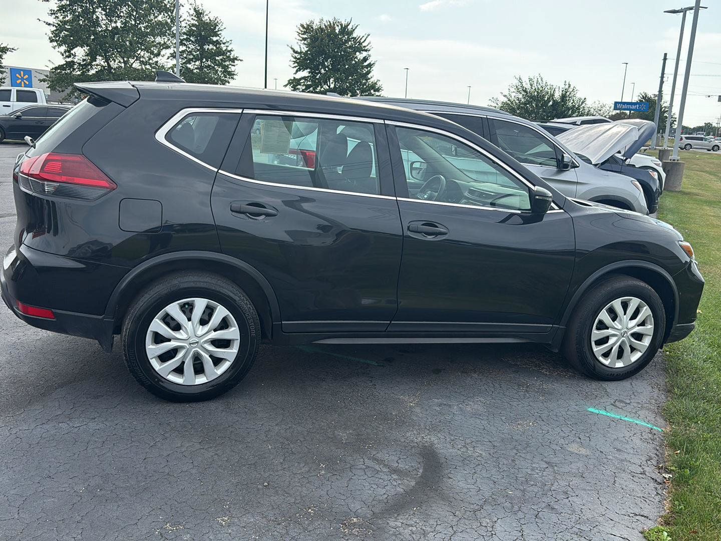 Used 2020 Nissan Rogue S FWD image 11