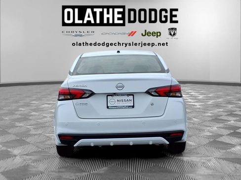 Used 2025 Nissan Versa S w/ Trunk Package image 25