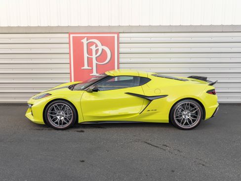 Used 2023 Chevrolet Corvette Z06 w/ Stealth Interior Trim Package image 46