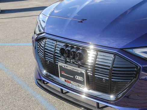 Certified 2022 Audi e-tron Premium w/ Convenience Plus Package image 13