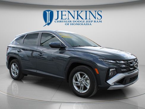 Used 2025 Hyundai Tucson SE FWD image 2