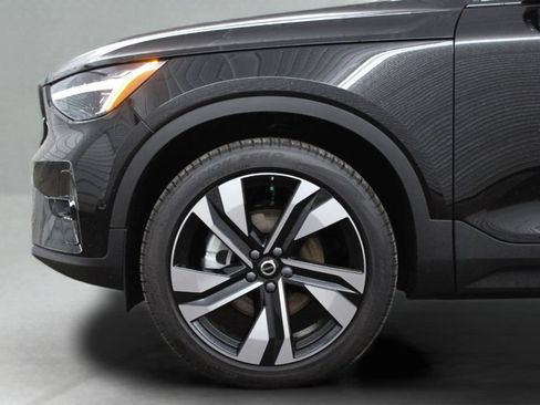 New 2026 Volvo XC40 B5 Plus w/ Climate Package AWD/4WD image 6