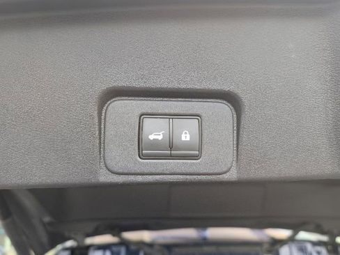 Used 2024 Nissan Rogue SV AWD/4WD image 16