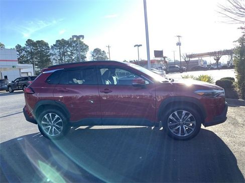 Used 2023 Toyota Corolla Cross XLE image 9