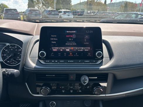 Used 2023 Nissan Rogue S FWD image 14