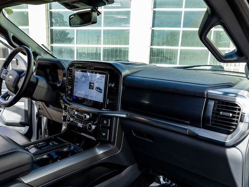 Used 2025 Ford F150 Lariat w/ Equipment Group 501A Mid image 17