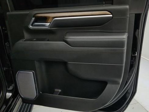 Used 2025 Chevrolet Silverado 2500 High Country w/ Midnight Edition image 19