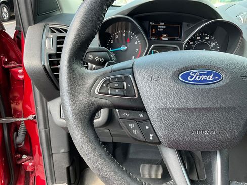Used 2018 Ford Escape Titanium w/ Ford Safe & Smart Package FWD image 10